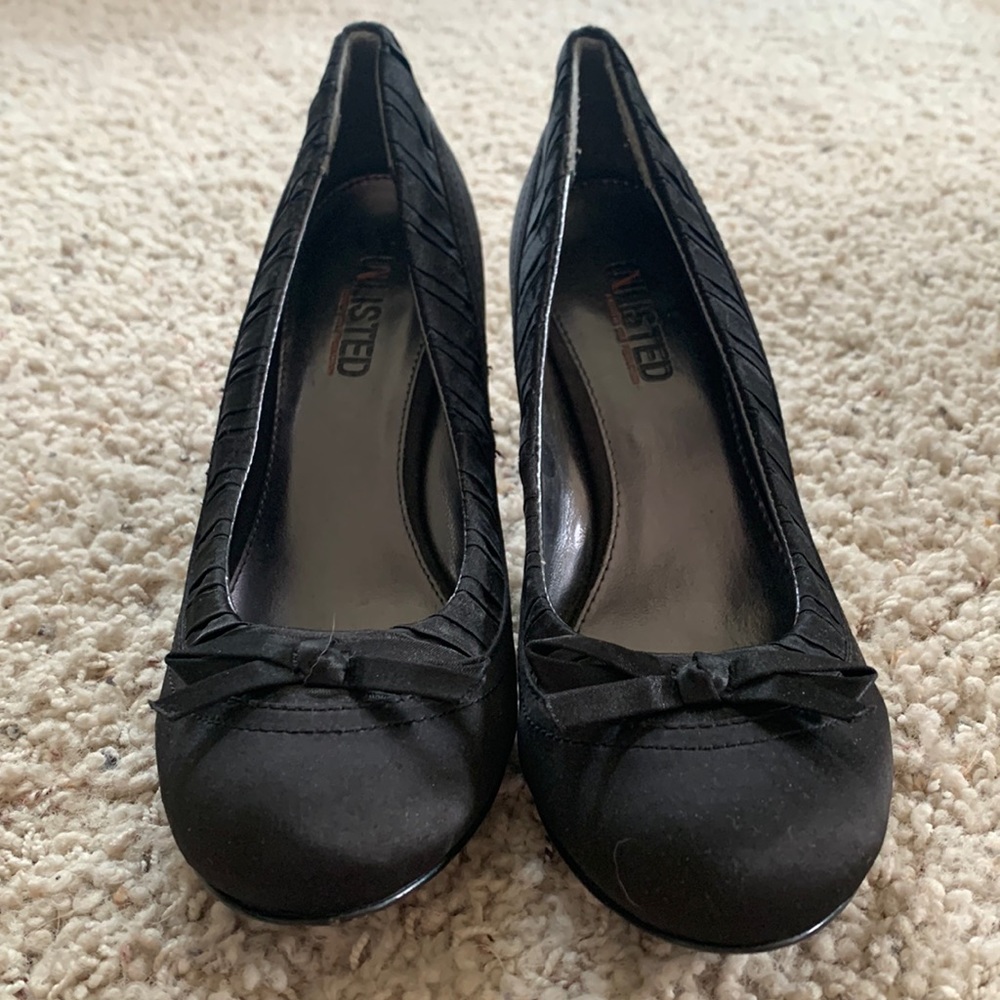 Black Heels with Bows on the Toe (7 1/2)